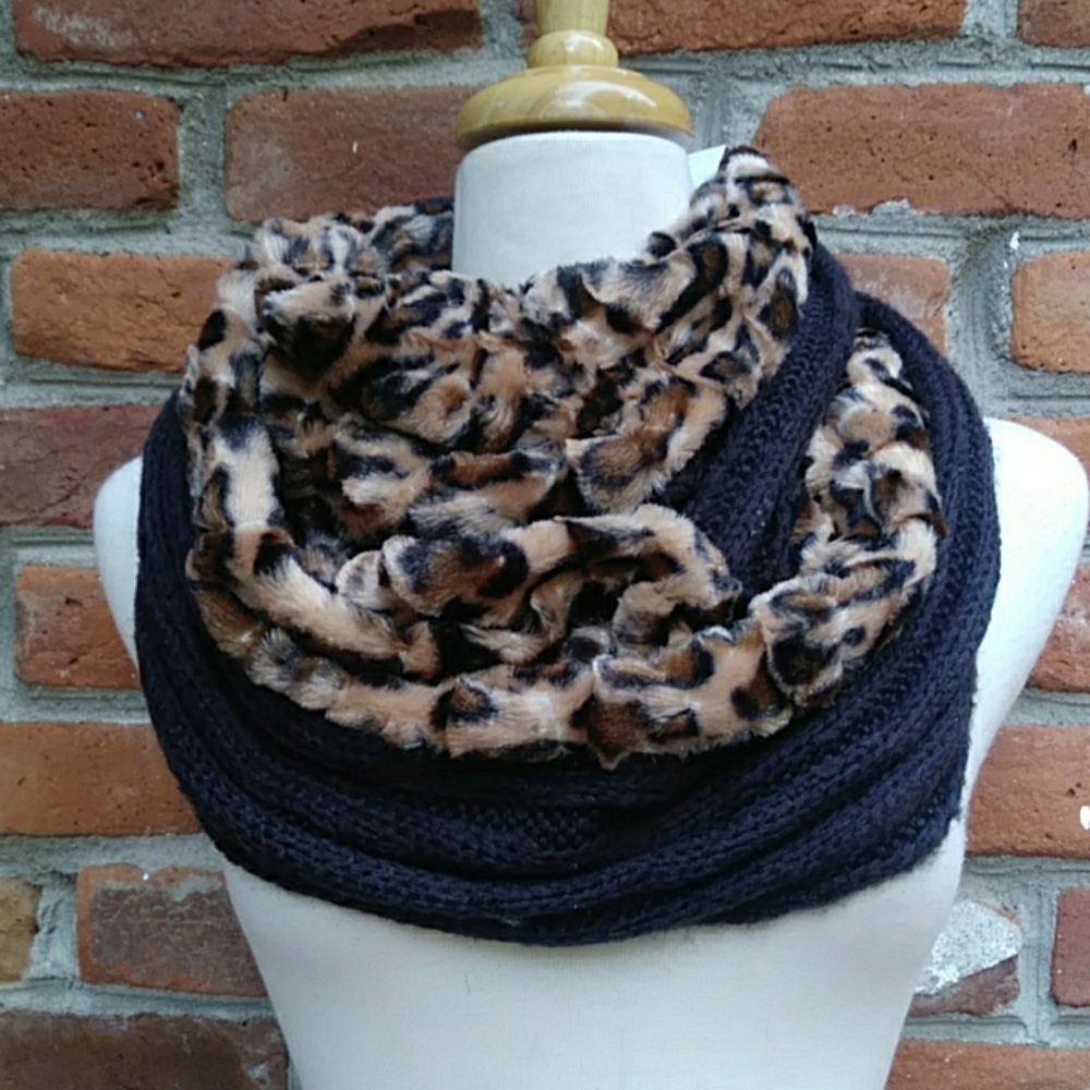 NWOT Croft&Barrow Leopard Print Infinity Scarf